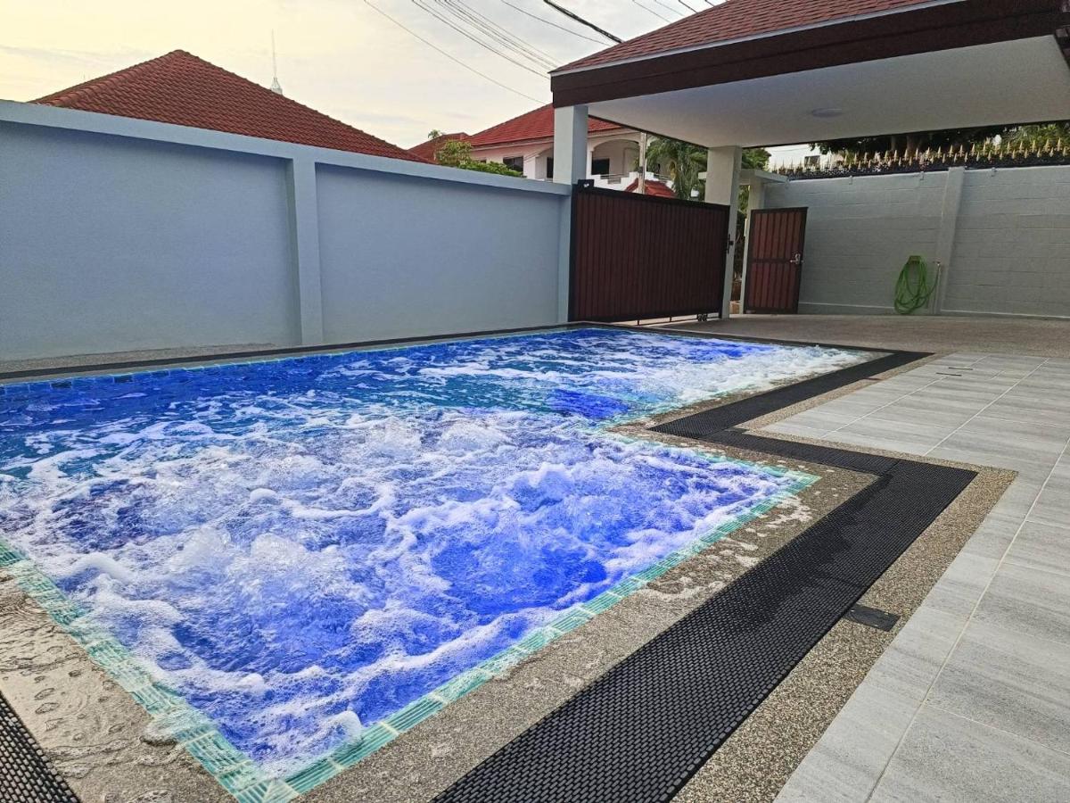 Private Pool Villa With Jacuzzi At Royal Park Village - Walk To The Beach - 6 People - Max 3 Males (Adults Only) Джомтьен Экстерьер фото